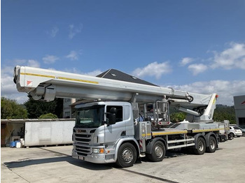 Platform udara yang dipasang di truk SCANIA P 410