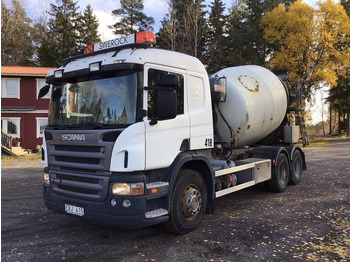 Truk pengaduk beton SCANIA P