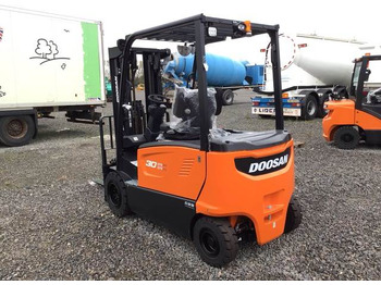Forklift listrik Doosan B30X-7 PLUS: gambar 2