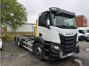 Truk jungkit IVECO X-WAY