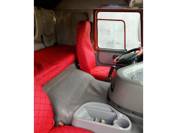 Pengangkut kontainer/ Container truck Howo 8X4 Box Truck Box Van: gambar 5