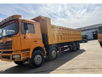 Truk jungkit SHACMAN