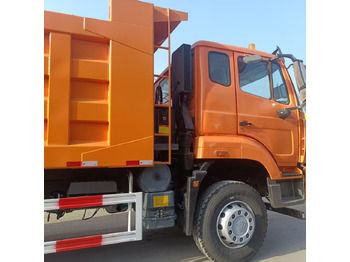 Truk jungkit Sinotruk HOHAN 6*4 Dump truck: gambar 5