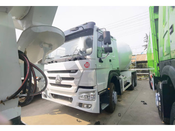 Truk pengaduk beton Sinotruk HOWO 371 6*4 Concrete mixer truck: gambar 2