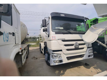 Truk pengaduk beton Sinotruk HOWO 371 6*4 Concrete mixer truck: gambar 5