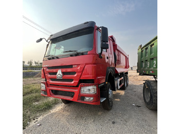 Truk jungkit SINOTRUK HOWO