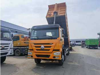 Truk jungkit SINOTRUK HOWO