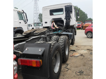 Tempat sampah mini Sinotruk HOWO 420 tractor: gambar 2