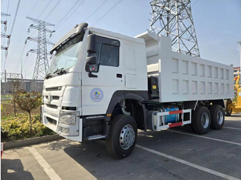 Truk jungkit SINOTRUK HOWO