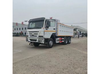 Truk jungkit SINOTRUK HOWO