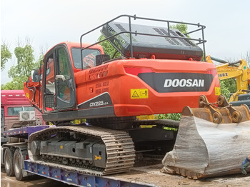 Ekskavator perayap DOOSAN DX225LCA