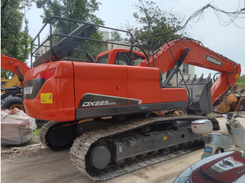 Ekskavator perayap DOOSAN DX225LCA