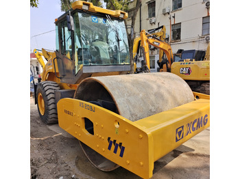 Roller jalan XCMG XS203J