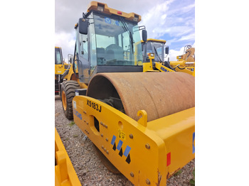 Roller jalan XCMG XS183J