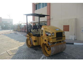 Roller jalan CATERPILLAR CB34B