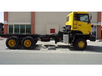 Truk sasis Nissan UD CZ4YL 6x6 Chassis Truck: gambar 3