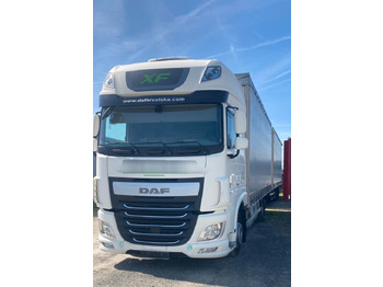 Truk dengan terpal samping DAF XF 460