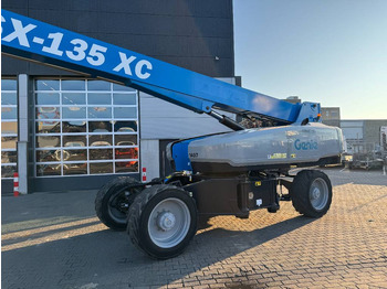 Boom teleskopik Genie SX 135 XC: gambar 5