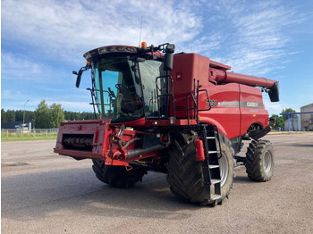Pemanen gabungan CASE IH