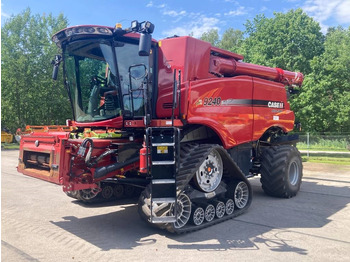 Pemanen gabungan CASE IH