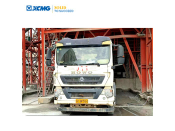 Truk pengaduk beton SINOTRUK HOWO