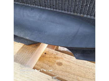 Intercooler untuk Truk Mercedes-Benz ACTROS MP4 A9605003601 / A9605000002   Mercedes-Benz A9605003601 / A9605000002: gambar 5 Intercooler untuk Truk Mercedes-Benz ACTROS MP4 A9605003601 / A9605000002   Mercedes-Benz A9605003601 / A9605000002: gambar 5