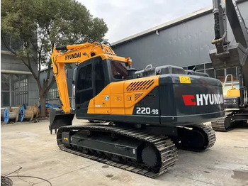 Ekskavator perayap HYUNDAI