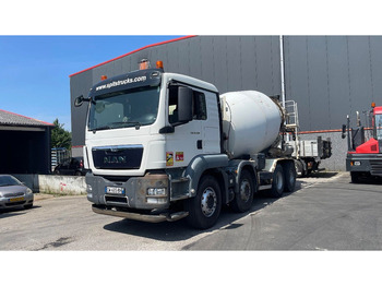 Truk pengaduk beton LIEBHERR
