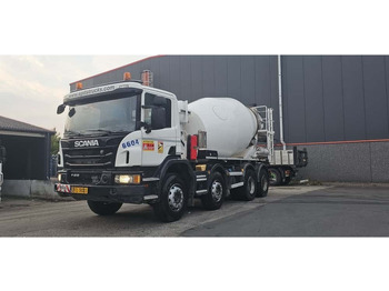 Truk pengaduk beton LIEBHERR