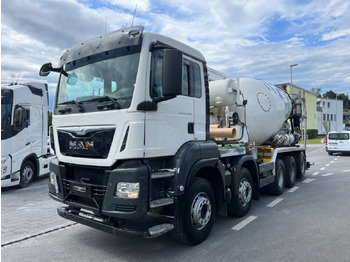Truk pengaduk beton LIEBHERR