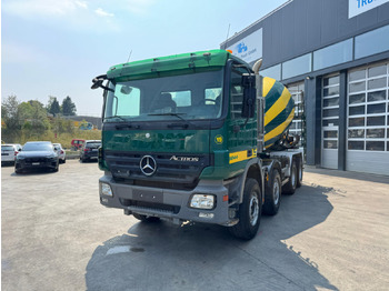 Truk pengaduk beton LIEBHERR