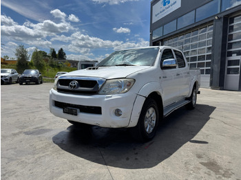 Truk pikap TOYOTA Hilux