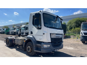 Truk sasis DAF LF 220