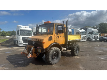 Truk flatbed UNIMOG