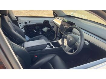 Hatchback Tesla Model Y LONG RANGE AWD: gambar 5 Hatchback Tesla Model Y LONG RANGE AWD: gambar 5