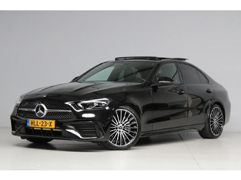 Mobil sedan MERCEDES-BENZ