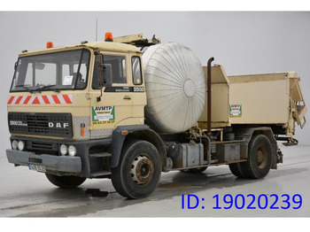 Truk jungkit DAF