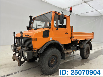 Truk jungkit UNIMOG