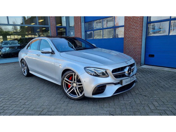 Mobil sedan MERCEDES-BENZ