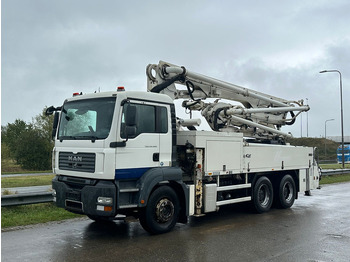 Truk pompa beton PUTZMEISTER