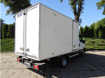 Van berpendingin IVECO DAILY: gambar 3