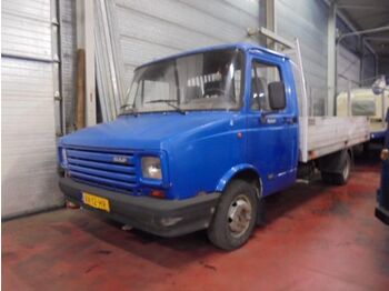 Truk flatbed DAF