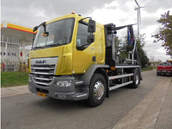 Truk skip loader DAF XB 290