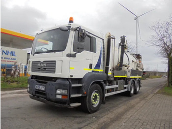 Truk vakum MAN TGA 26.400