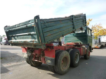 Truk jungkit Mercedes-Benz LP LPK 2232 6X4: gambar 3
