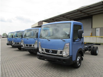 Truk sasis baru Nissan Cabstar NT 400: gambar 1