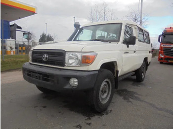 Mobil TOYOTA Land Cruiser