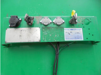 Semi-trailer kotak tertutup Van Eck PLY: gambar 4 Semi-trailer kotak tertutup Van Eck PLY: gambar 4