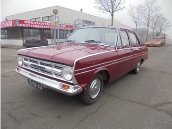 Mobil sedan VAUXHALL