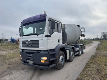 Truk pengaduk beton MAN